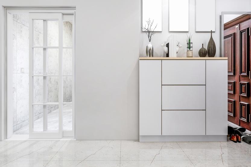 Hohe Kommode f&uuml;r den Flur